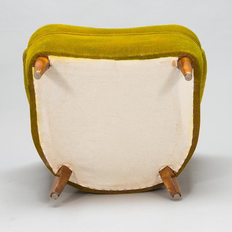 A mid-20th-century armchair.