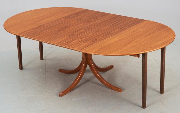 A Josef Frank mahogany dining table, Svenskt Tenn, model 771.