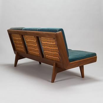 Carl Gustaf Hiort af Ornäs, a mid-20th century 'Studio' sofa for Puunveisto Oy - Träsnideri Ab.