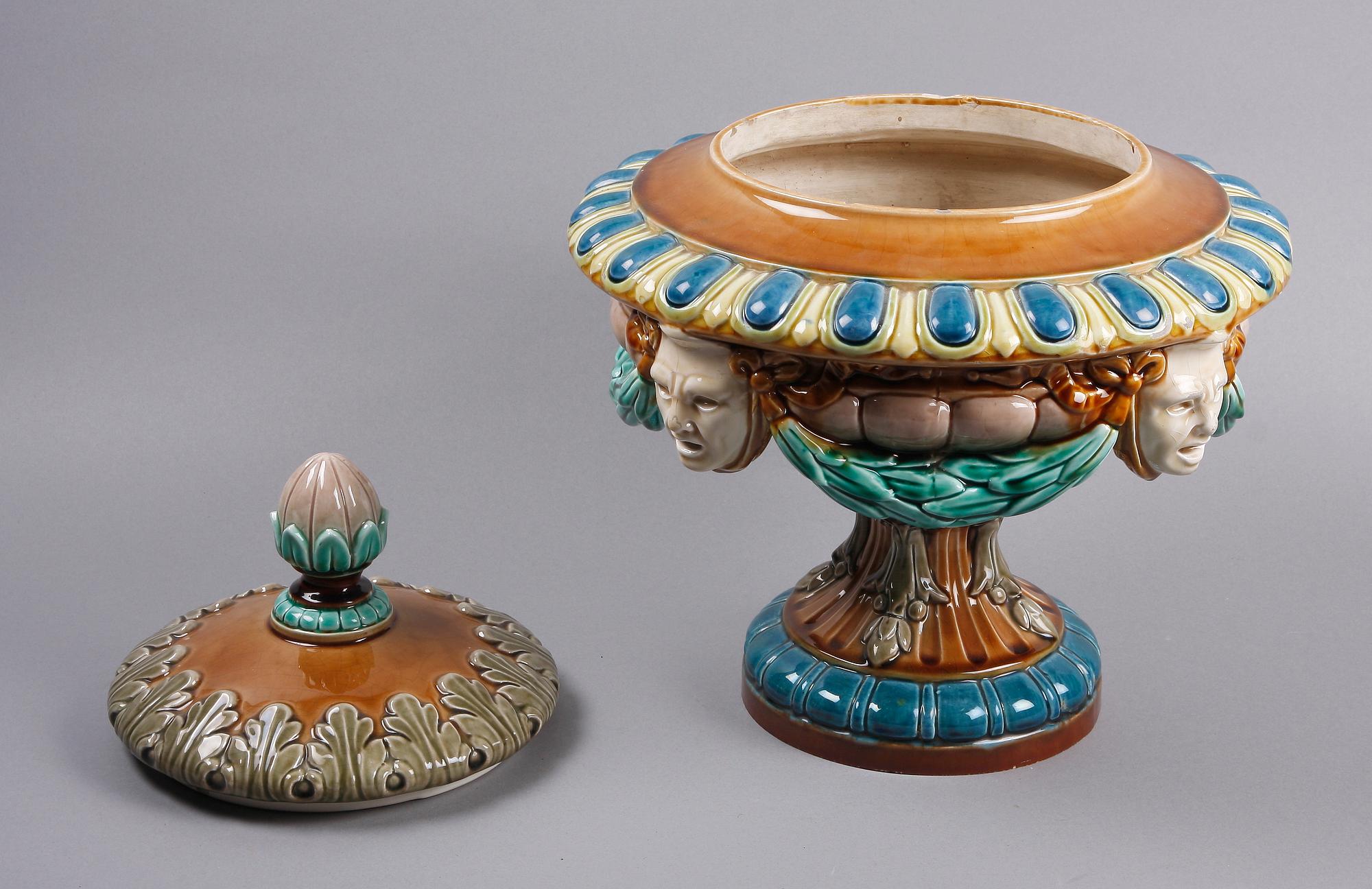 PRAKTURNA, majolika, 1800/1900-tal.