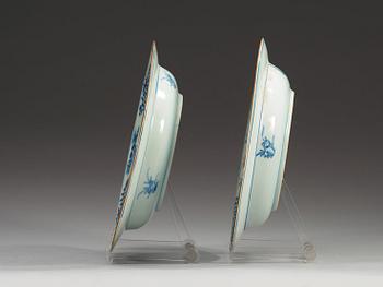 Two blue and white soup dishes, Qing dynasty, Kangxi (1662-1722), with hallmark.