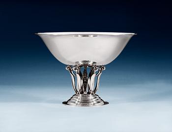 495. A Johan Rohde sterling bowl, Georg Jensen,
Copenhagen 1933-44, design nr 196.