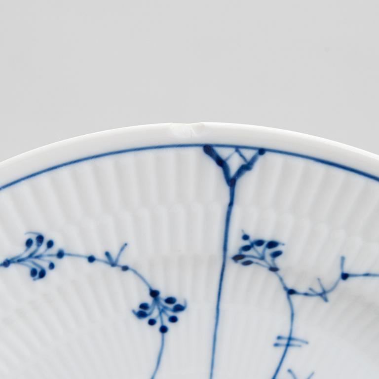 Ruoka-astiasto,  93 osaa, "Musselmalet", Royal Copenhagen, Tanska 1958-66.