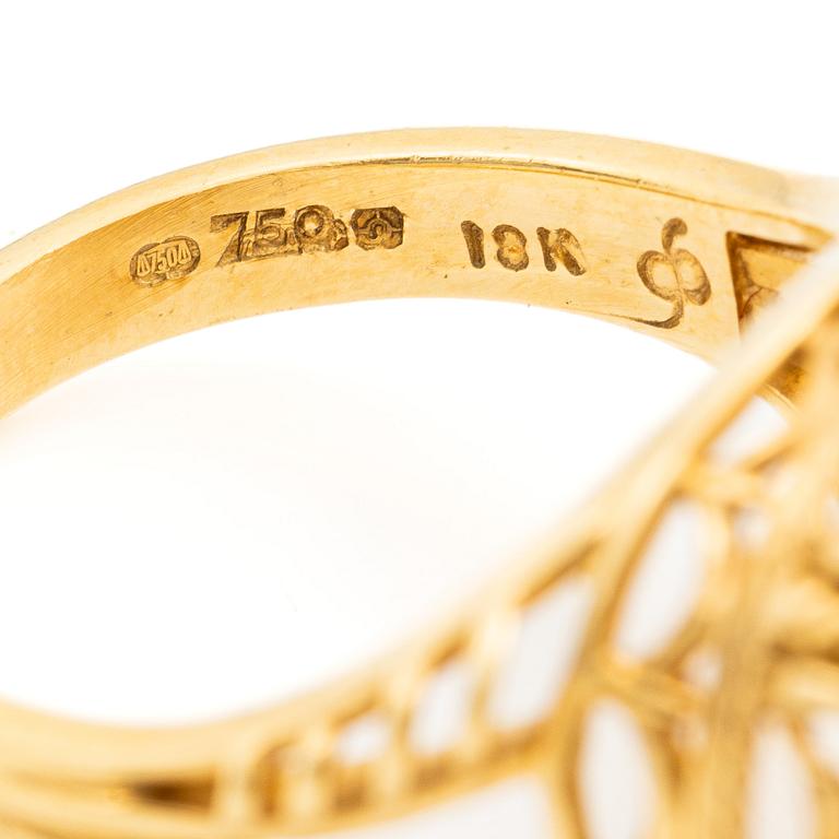 18K gold ring with small emeralds and a round brilliant-cut diamond.