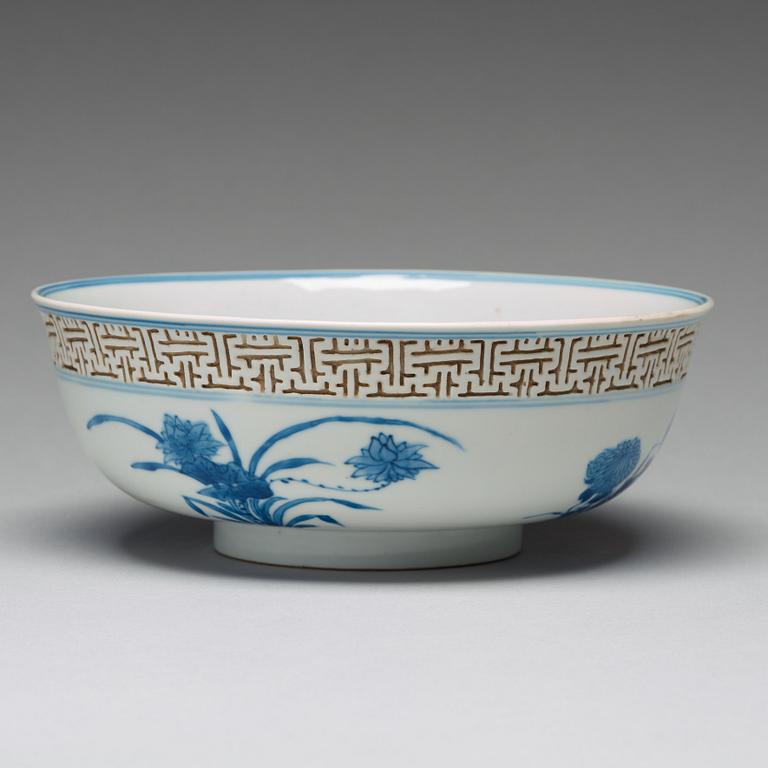 SKÅL, porslin. Qingdynastin, Kangxi (1662-1722).