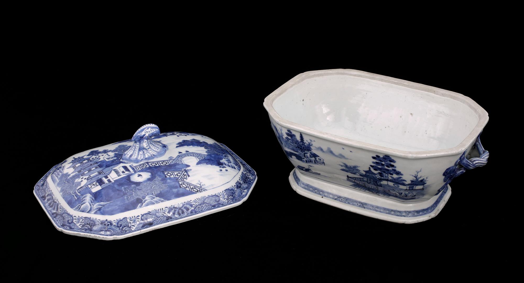 TERRIN, porslin, Jiaqing, Kina omkring år 1800.
