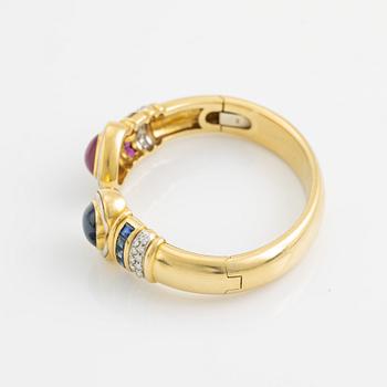 Armring, 18K guld med hjärtformad rubin och safir och briljantslipade diamanter.