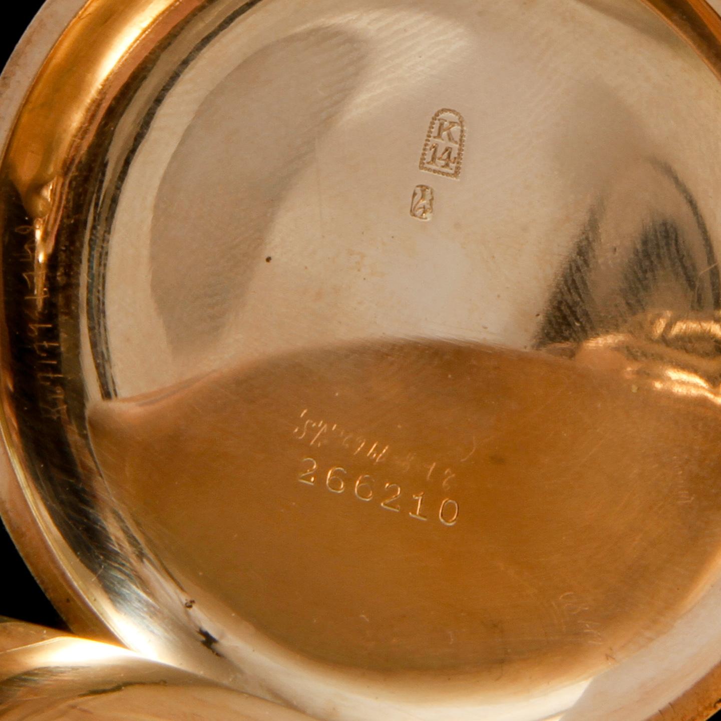 FICKUR, guld 14 K, 1900-talets första hälft, total vikt 94 gram.