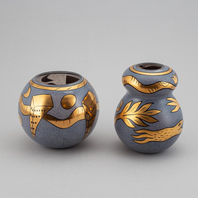 Ulrica Hydman-Vallien, two glass vases, Kosta Boda Artist Collection.