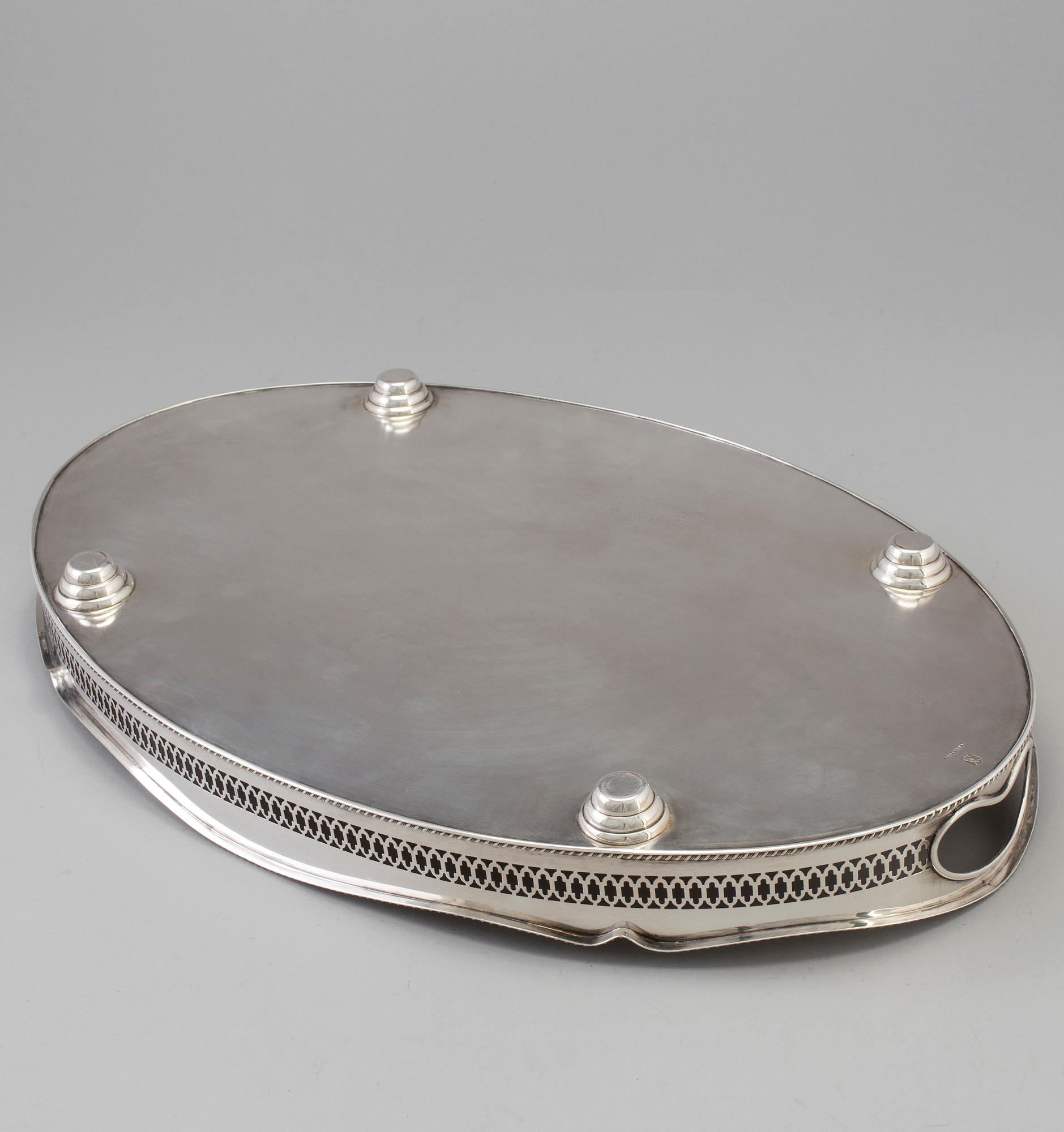 BRICKA, nysilver, England, 1900-talets andra hälft.