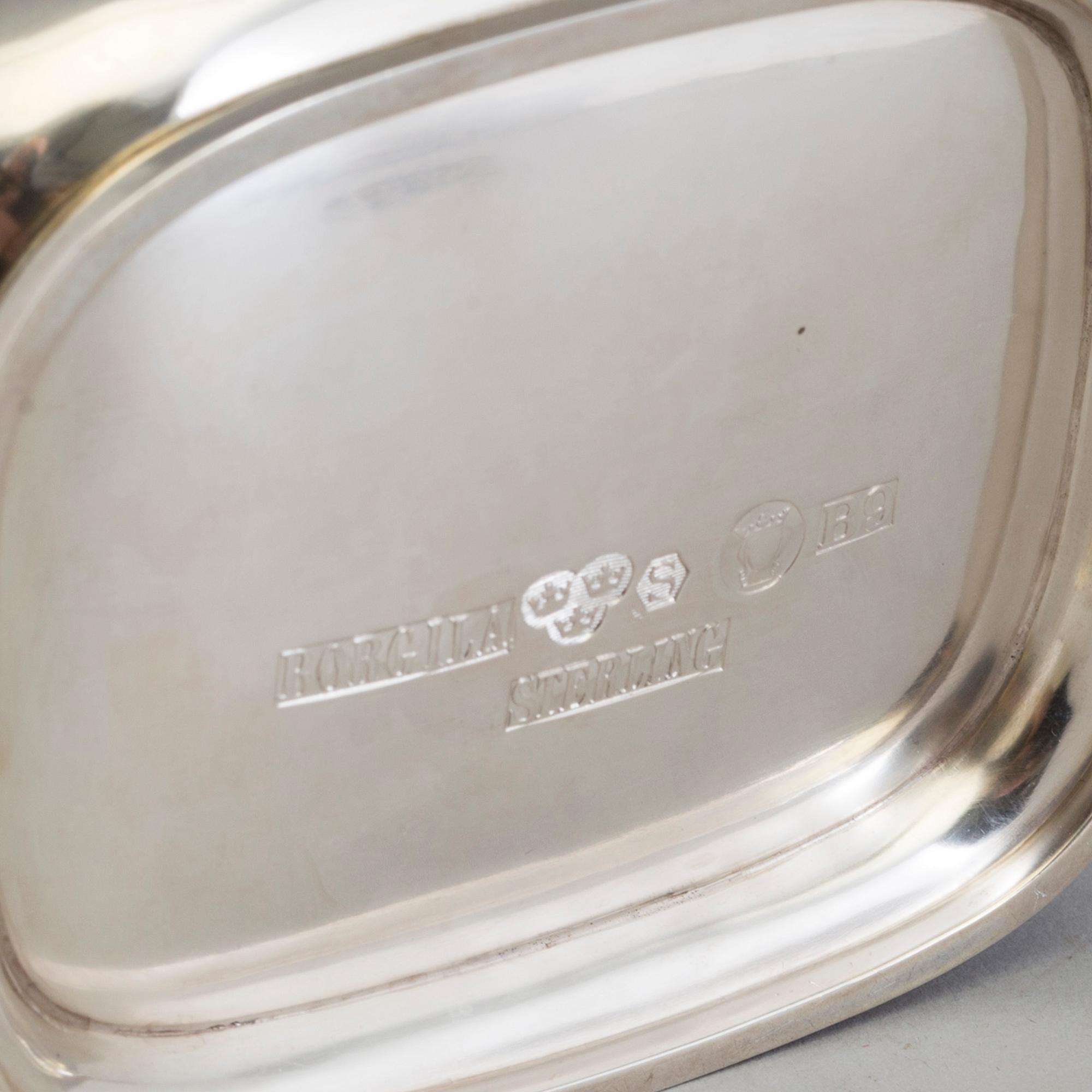 A sterlingsilver box and a sugar tong, Borgila, Stockholm 1952. Weight ca 425 grams.