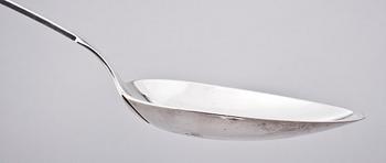 RAGUSKEDAR, ett par, silver, Carl Tengstedt, Göteborg, 1831. Vikt 225 g.