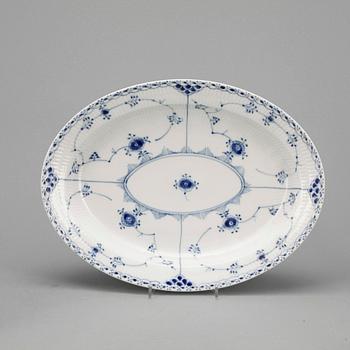 SERVIS, 30 ca delar, porslin, Musselmalet, Royal Copenhagen.