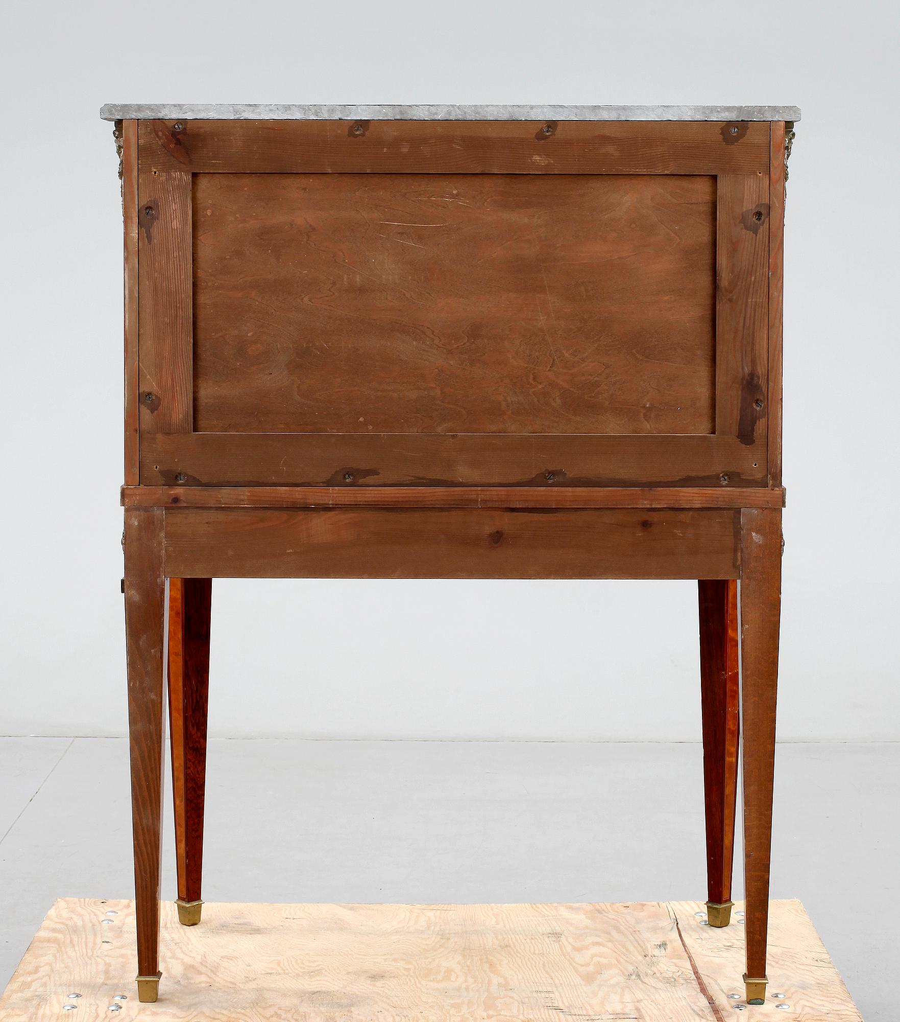 SEKRETÄR. Gustaviansk stil, 1900-talets mitt.