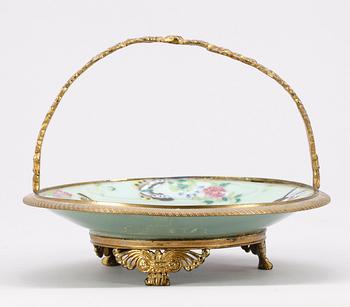 KONFEKTFAT, porslin och  mässing, empirestil, 1800-talets senare hälft.