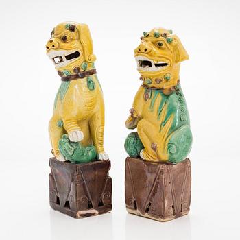 A set of two Chinese buddhist lions, 20th century.