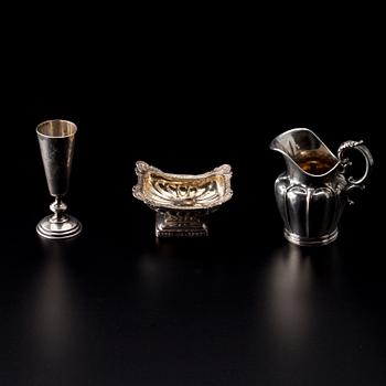 SALTKAR, BÄGARE samt GRÄDDSNÄCKA, silver, Ryssland och Sverige. Vikt tot. 171 g.