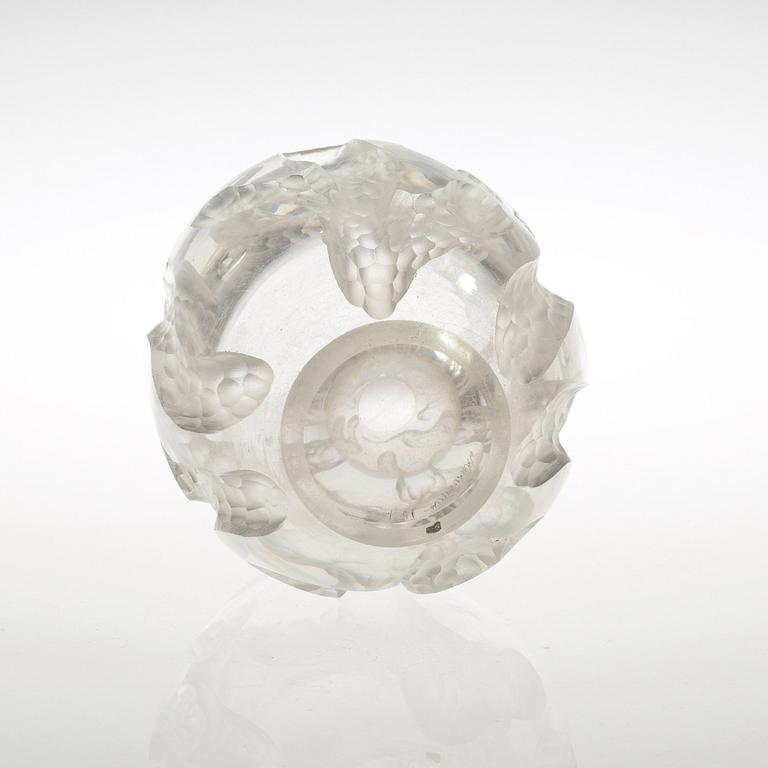 A Sven Erik Skawonius cut and blasted glass vase, Kosta, Sweden, 1940's.