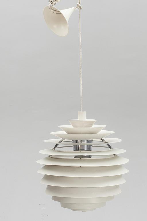 TAKLAMPA, "PH Globe", Poul Henningsen för Louis Poulsen. Höjd c:a 60 cm.