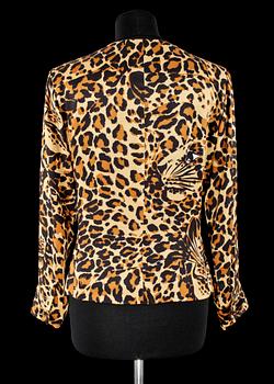 A leopard print silk jacket "Spencermodell" by Yves Saint Laurent.