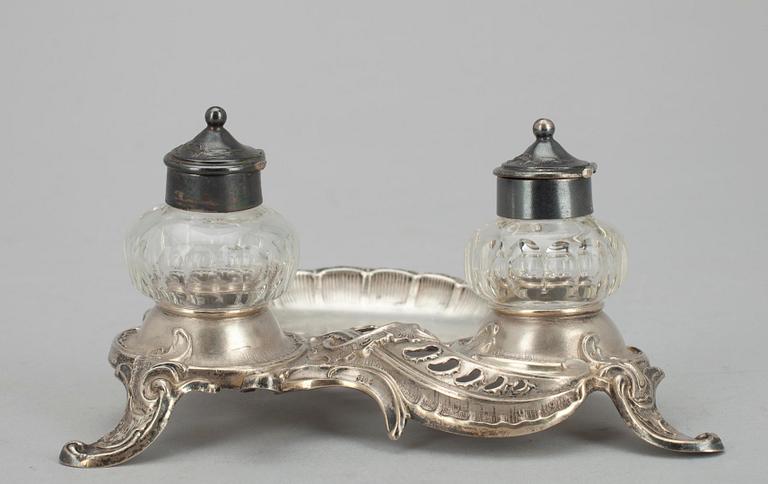 BLÄCKSTÄLL, silver samt glas, nyrokoko, sekelskiftet 1800/1900.