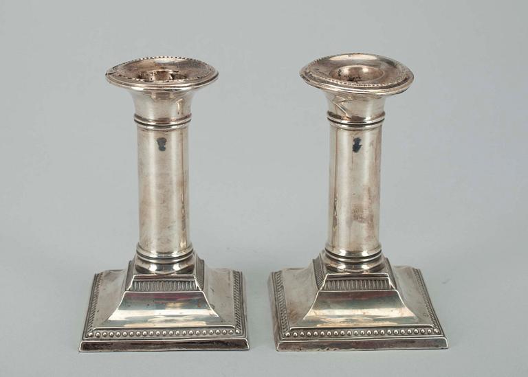 LJUSSTAKAR, ett par, sterling silver. Birmingham 1906. Tot. vikt 396 g.