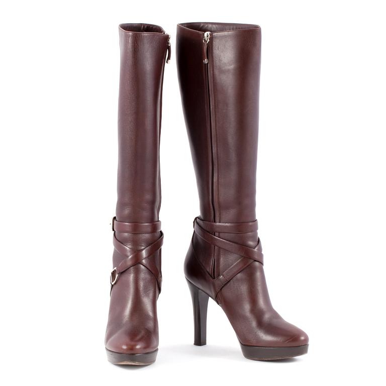 RALPH LAUREN, a pair of brown leather boots. Size 39.