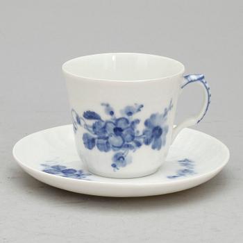 KAFFESERVIS, porslin, 
33 delar, "Blå Blomst", Royal Copenhagen.