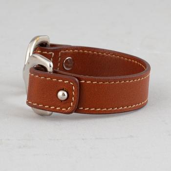 Hermès, a brown leather bracelet.