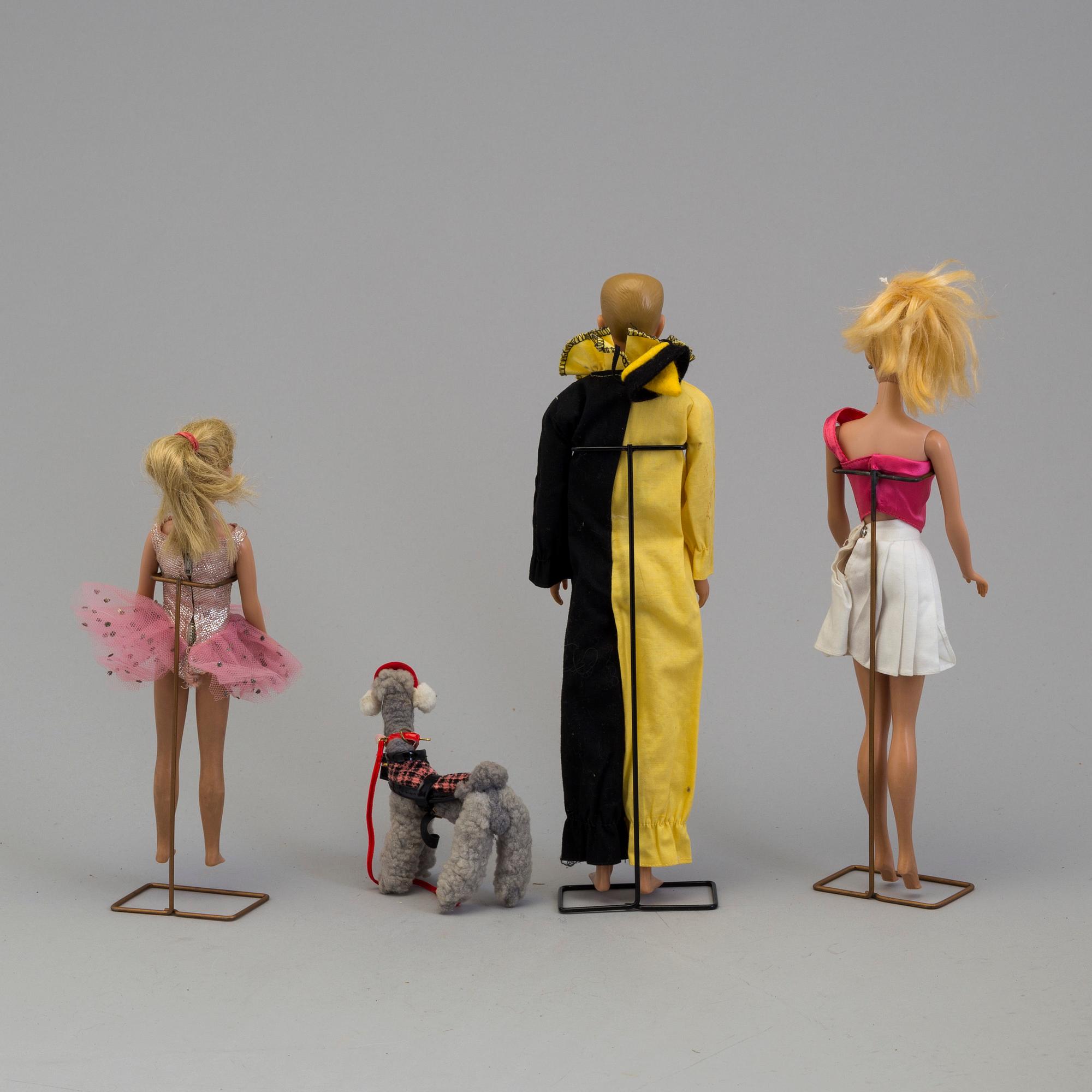 3 Barbiedolls with clothes and accessories, Mattel 1960's-/70's.
