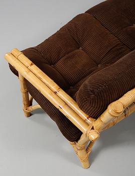 SOFFA , samt FÅTÖLJER, ett par, 1900-talets andra hälft.
