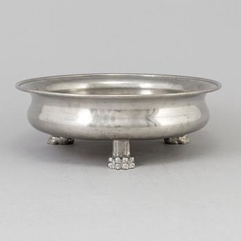a pewter bowl by Anna Petrus for Firma Svenskt Tenn 1928.