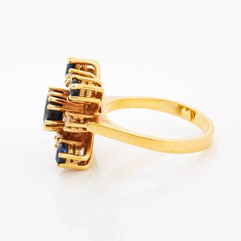 Ring med safirer och briljantslipade diamanter.