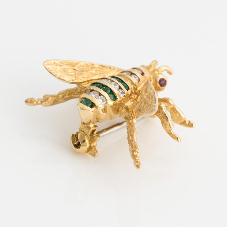 Brooch, in the shape of an insect, gold with emeralds and brilliant-cut diamonds.