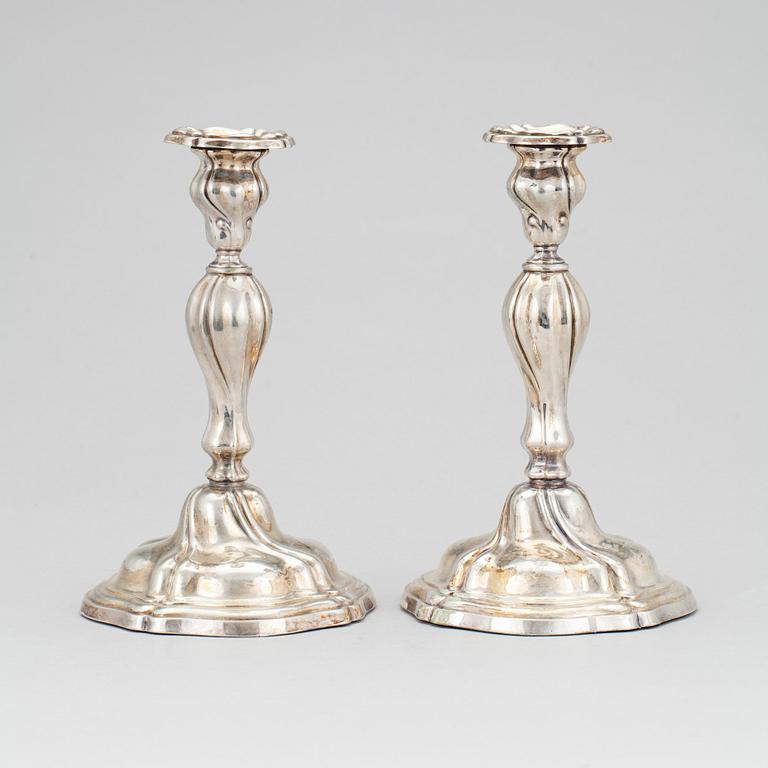 LJUSSTAKAR, ett par, silver, Theodor Olsens eftr, Bergen, Norge, 1900-talets första hälft.