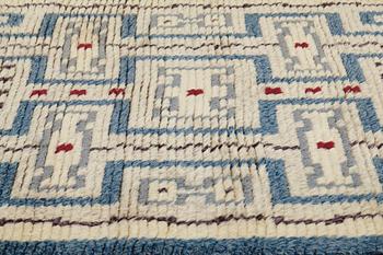 Sigvard Bernadotte, A CARPET, knotted pile, ca 210,5 x 153,5 cm, signed SB.