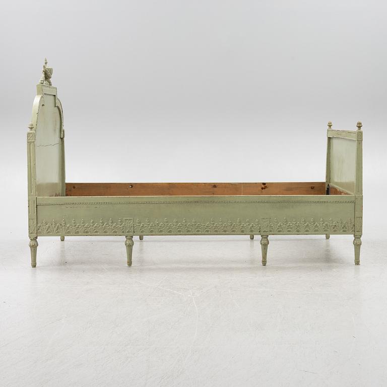 A late Gustavian bed, circa 1800.