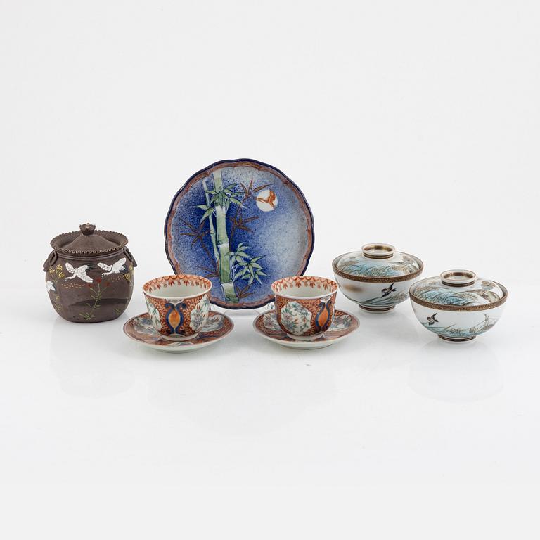 Six pieces of Japanese ceramics, 20th century.