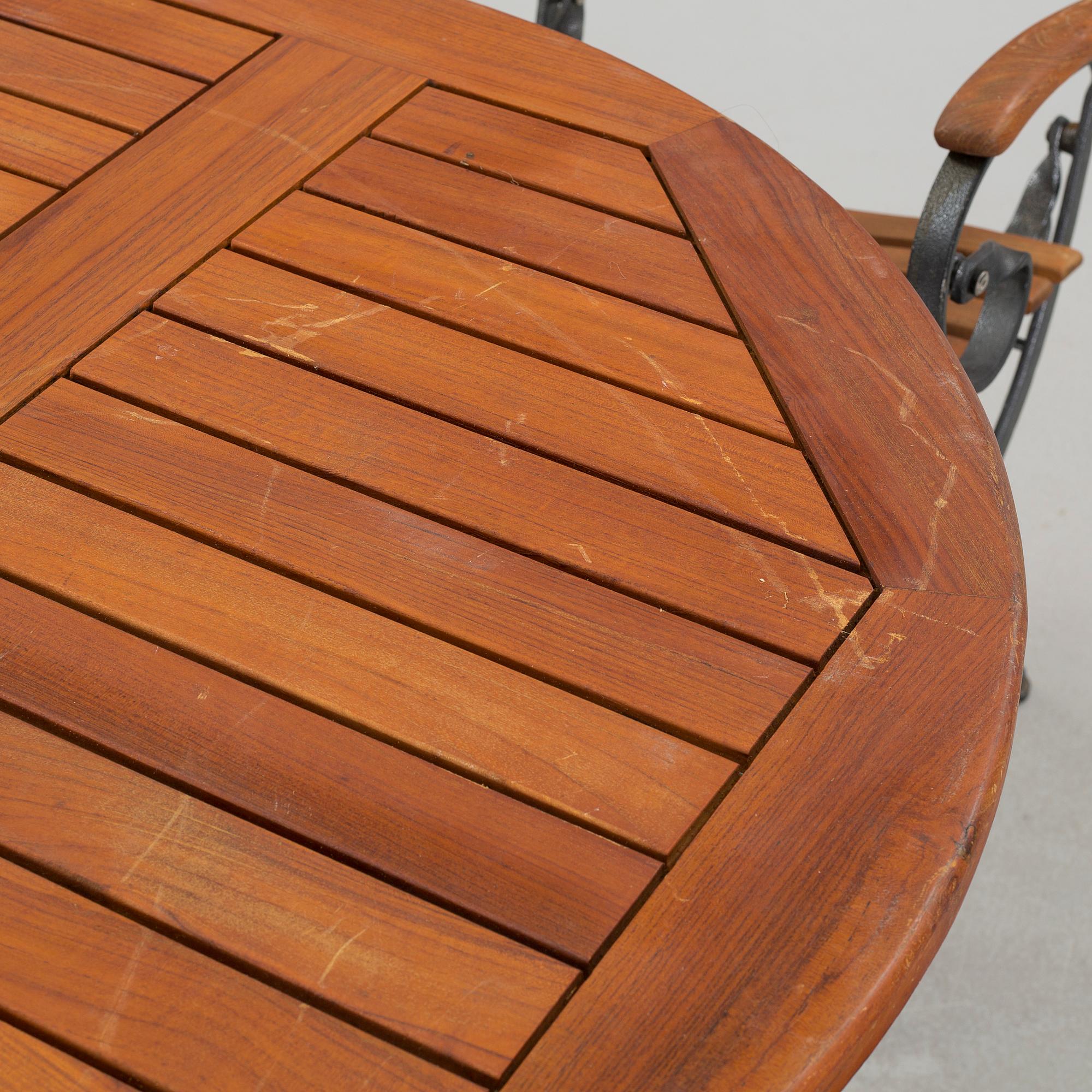 A garden table and four garden chairs from Covent Garden, 21th century.