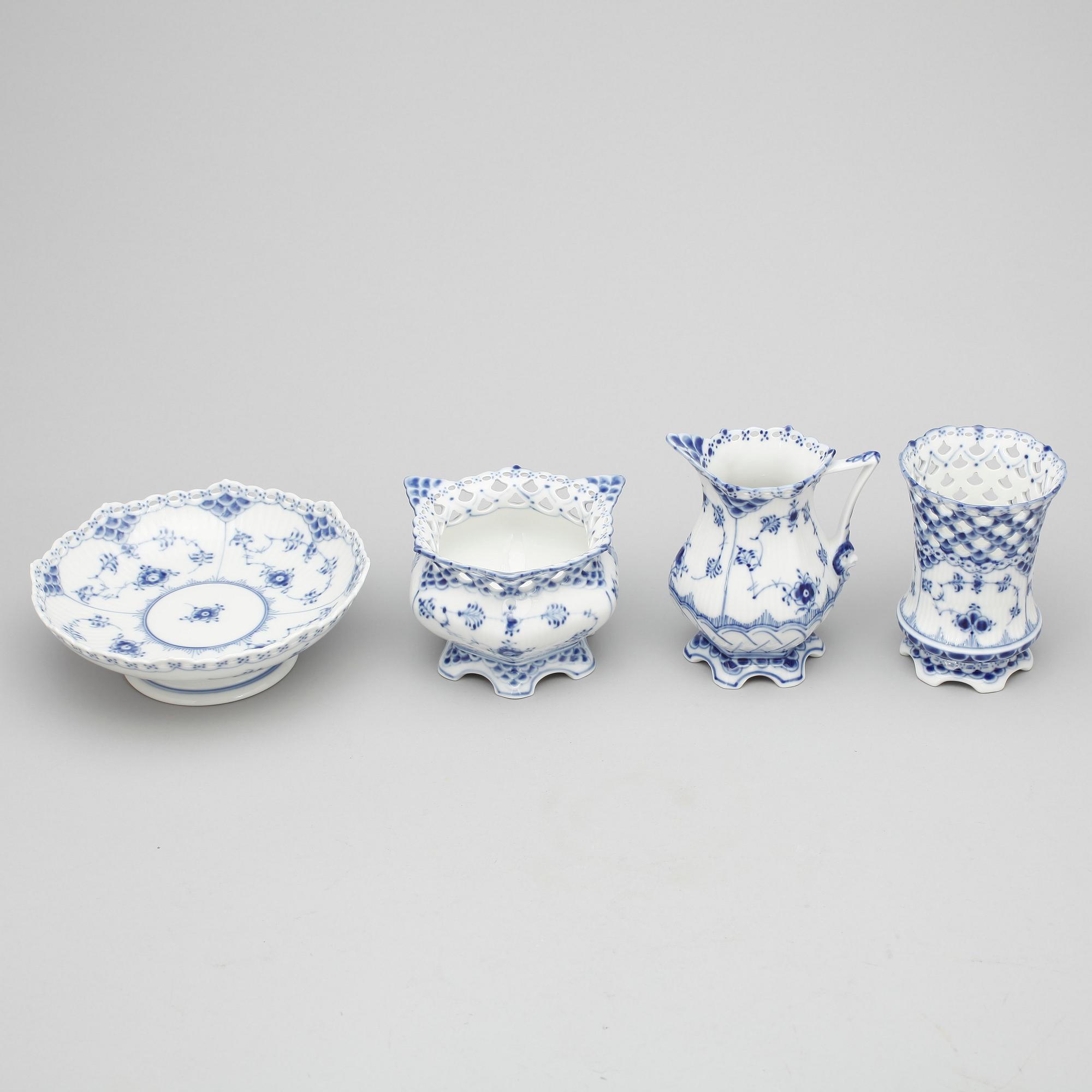 SERVISDELAR, 4 delar, porslin, "Musselmalet" Royal Copenhagen.