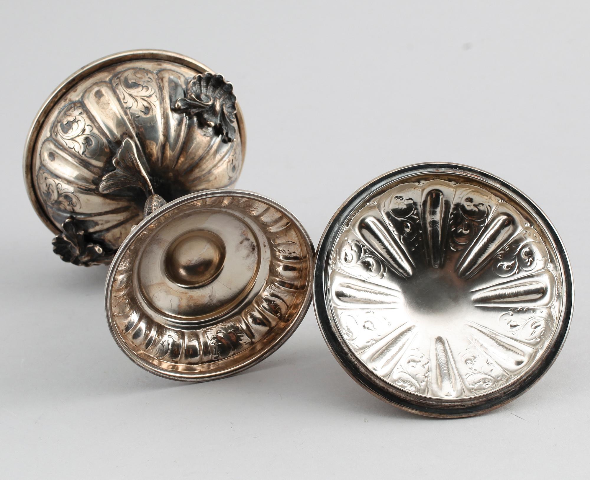 LOCKSKÅL, silver, svenska importstämplar, 1800-talets andra hälft. Vikt ca 301 gram.