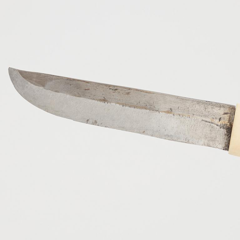 Nikolaus Fankki, a reindeer horn knife, sifned and dated 1952.
