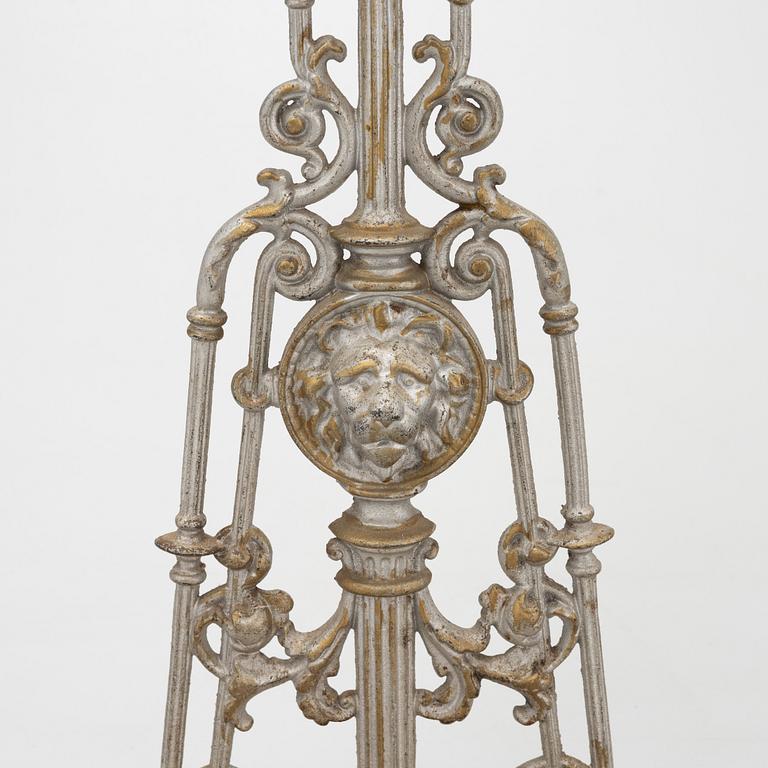 A cast iron umbrella stand, around 1900.