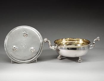 A Swedish 17th century parcel-gilt bowl and cover, Friedrich Richter (Stockholm 1668-1700-). Before 1689.