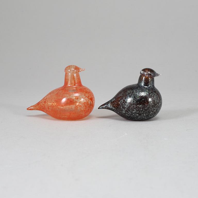 OIVA TOIKKA, glasfåglar, Red Golden-Crested Kinglet och Brown Golden-Crested Kinglet 1983, sign. O.Toikka, Nuutajärvi.