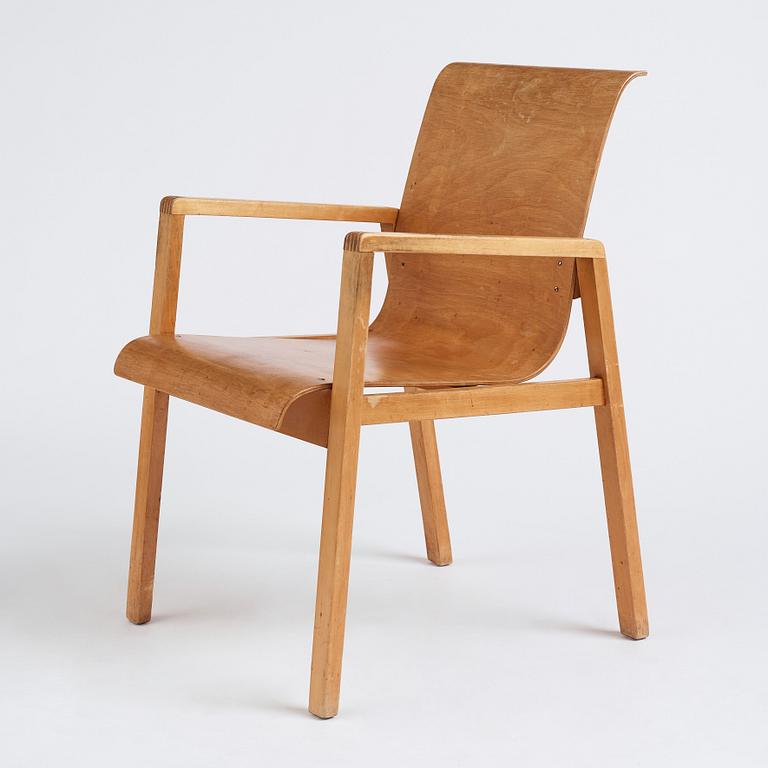 Alvar Aalto, a birch model '403' chair, O.Y. Huonekalu-ja Rakennustyötehdas, Finland mid 20th C. Alva & Gunnar Myrdal Collection.