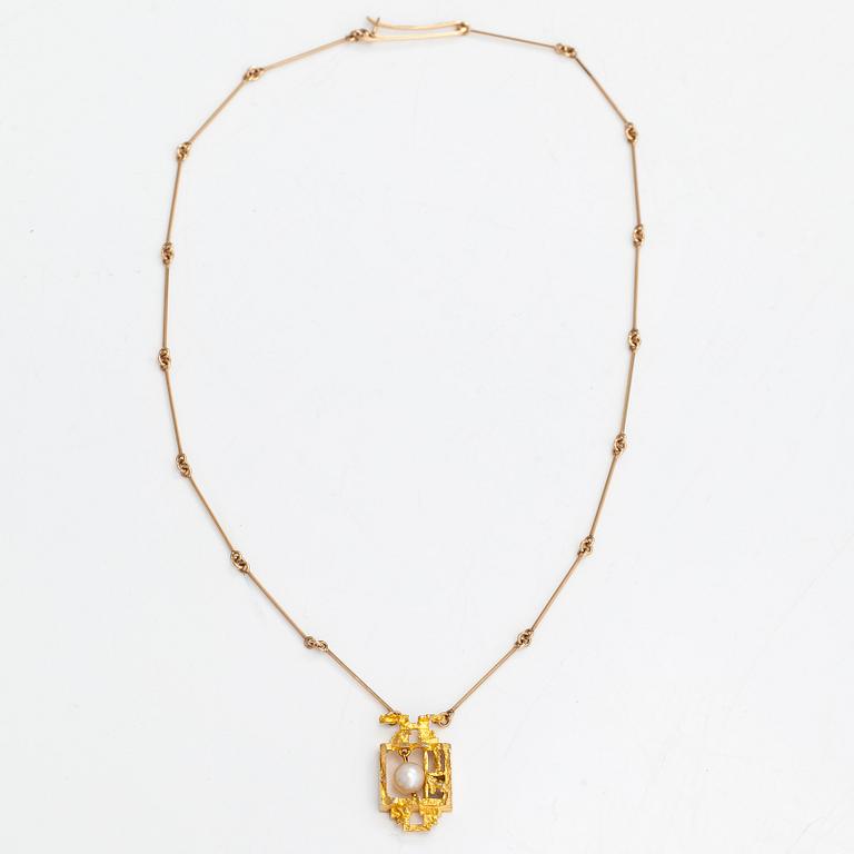 Björn Weckström, Halsband "Magisk pärla", 14K guld och odlad pärla. Pekka Anttila Kruunu-Koru/Lapponia 1965.