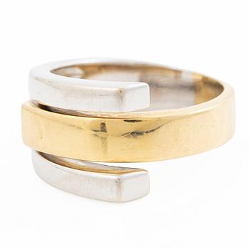 18K gold and white gold ring.