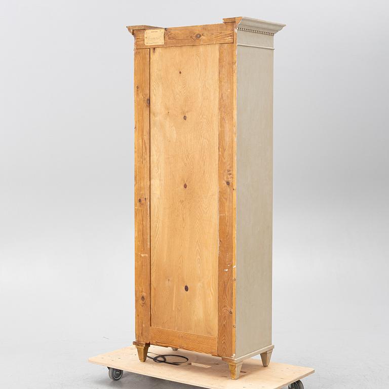 Display cabinet, early 20th century.