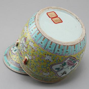 LOCKURNA, porslin, Kina, 1900-tal.
